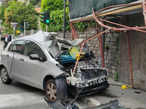 incidente olginate|Olginate, auto esce di strada e colpisce un veicolo in sosta